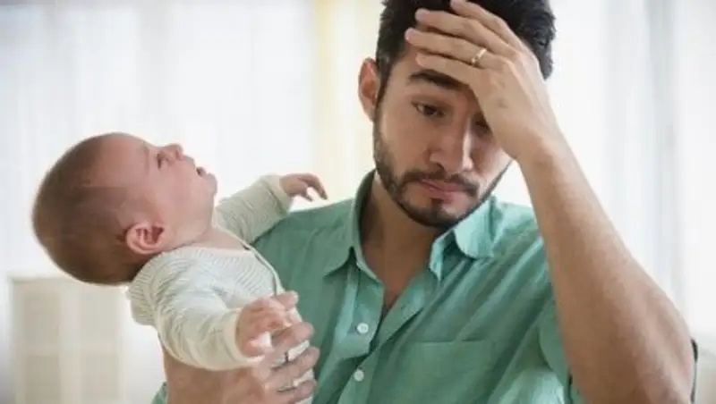 Учёные: Мужская послеродовая депрессия тяжелее женской