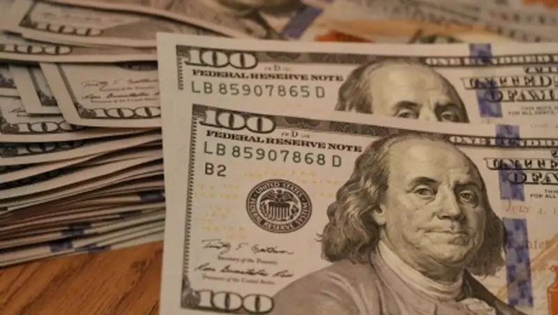 Доллар на бирже снизился до 359 тенге 