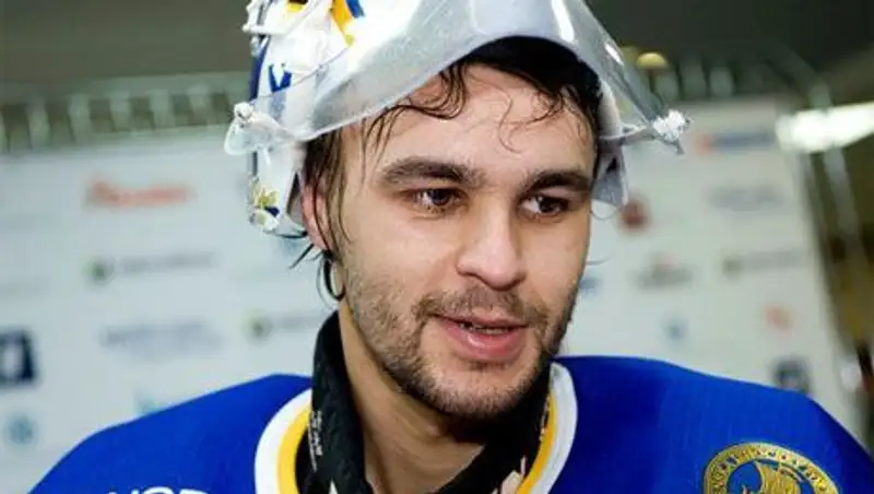 Шведская хоккеистка нанесла на свой шлем портрет погибшего вратаря "Локомотива"