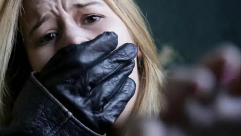 Жительница Актау сообщила об изнасиловании в автомобиле на набережной