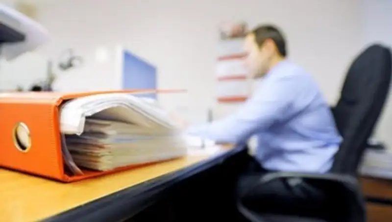 Мат, рукоприкладство и домогательство выявили на госслужбе