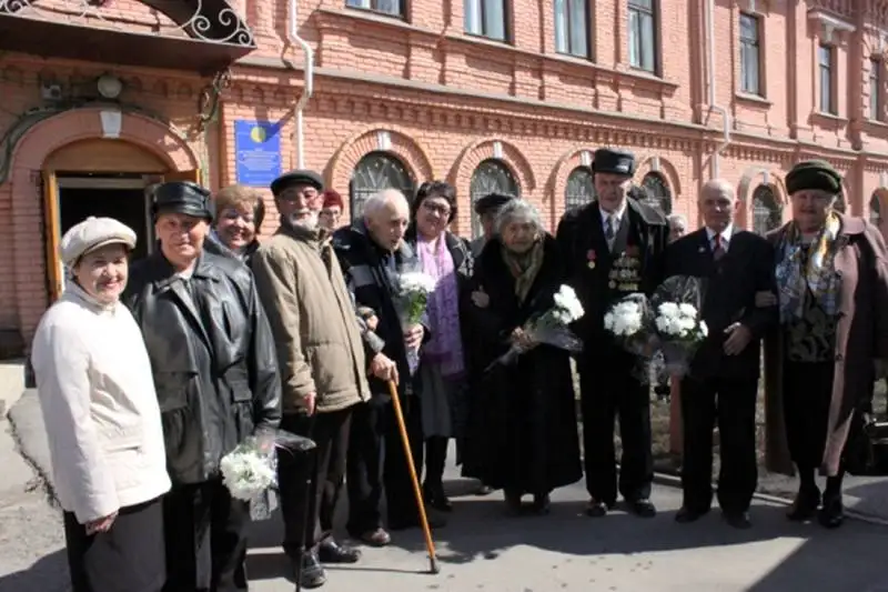 В музее искусств ВКО прошла встреча ветеранов Великой Отечественной войны, фото - Новости Zakon.kz от 11.04.2012 19:30