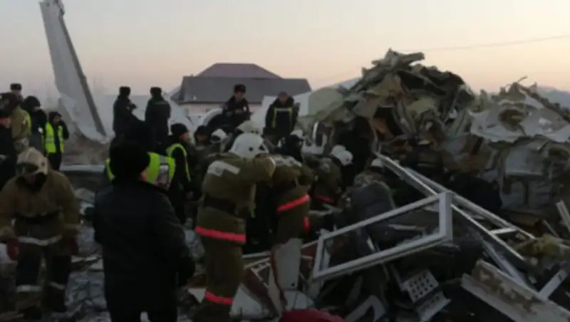 Видео спасательных работ на месте авиакатастрофы появилось в сети