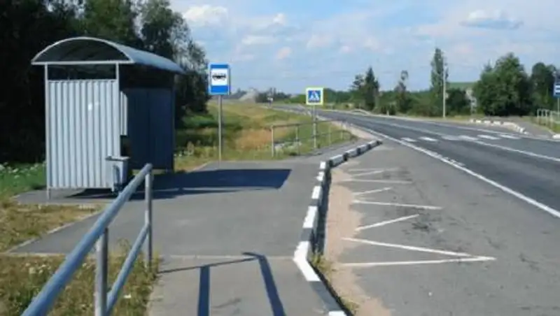 Автомобиль снес остановку в Павлодарской области