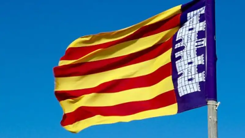 В Барселоне начался митинг сторонников единства Каталонии и Испании