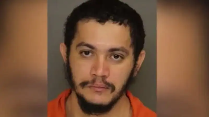 Две недели питался арбузами: опасного беглого убийцу наконец задержали в США