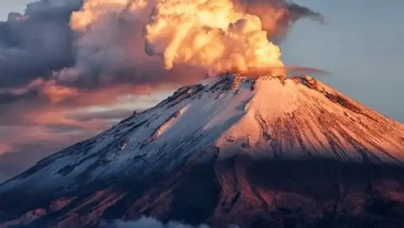 Мексиканский вулкан Попокатепетль проснулся и разбушевался