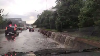 Алматы дождь, фото - Новости Zakon.kz от 24.06.2022 15:34