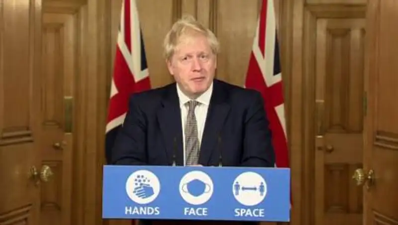 Общенациональный карантин из-за коронавируса вводят в Англии