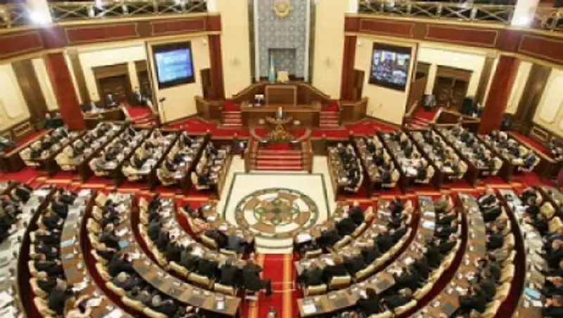В Астане началось совместное заседание палат Парламента