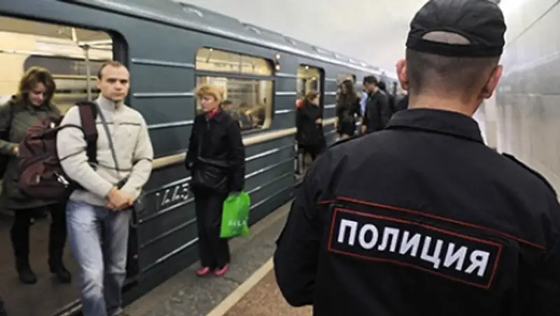 Футбольные фанаты устроили драку с мигрантами в Москве