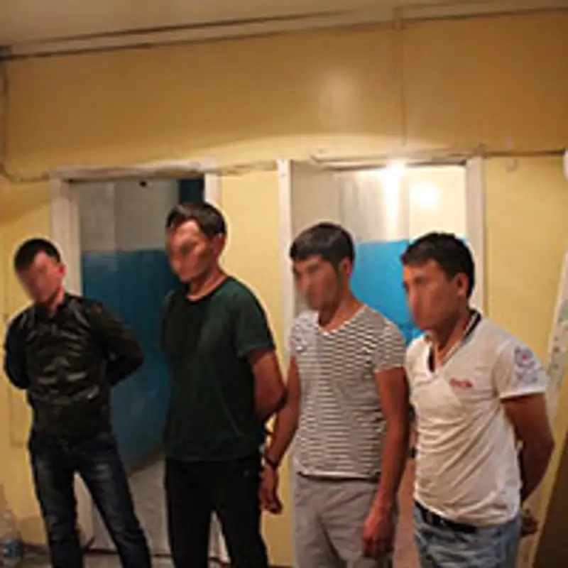 В Алматы молодые люди на "Жигулях" украли невесту (фото), фото - Новости Zakon.kz от 29.08.2013 16:01