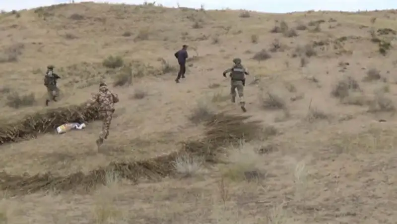 Владелец почти полцентнера наркотиков пытался убежать от полиции