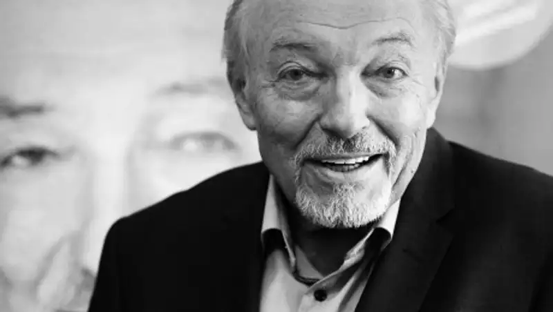 Умер "чешский соловей" Карел Готт