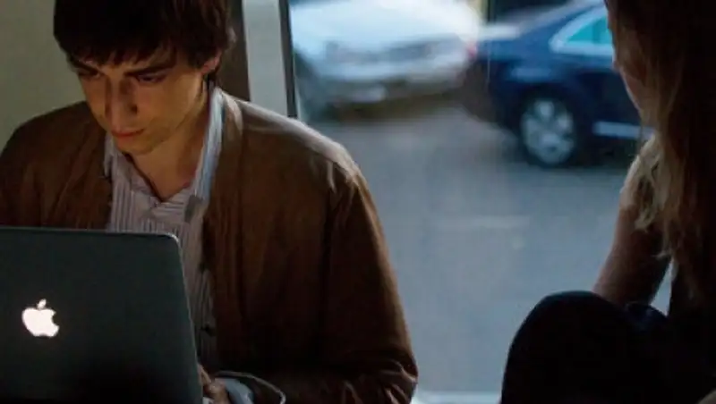 Мажилис одобрил законопроект о защите детей от информации, причиняющий вред их здоровью