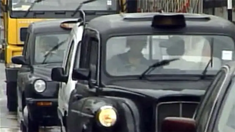 Британские полицейские выявили нарушителя, который 40 лет ездил без прав