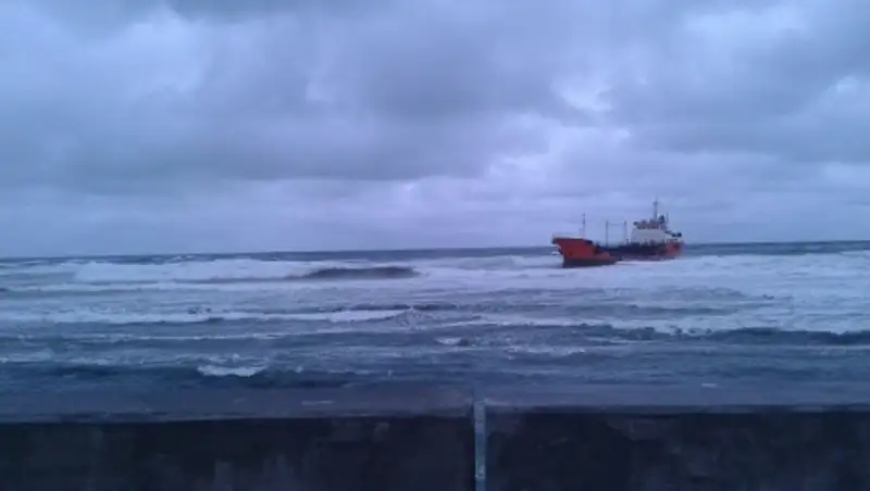 Специалисты приступили к откачке топлива с танкера "Надежда"
