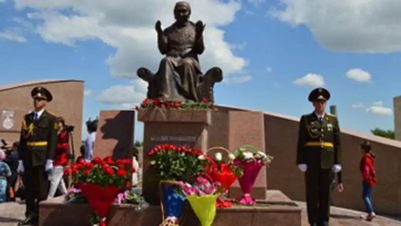 В Алматинской области создали аллею и возвели памятник матерям-героиням