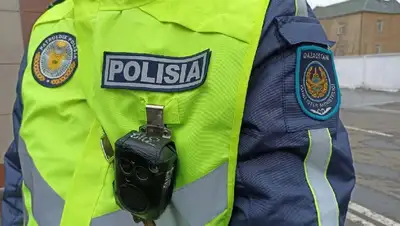 Погоня за полицейским в Жанаозене попала на видео , фото - Новости Zakon.kz от 17.10.2022 09:40