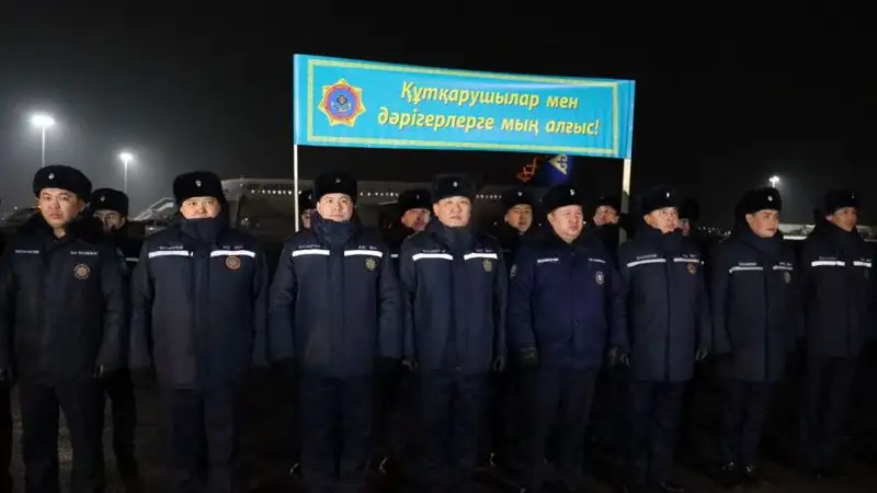 Как встречали спасателей, вернувшихся из Турции, фото - Новости Zakon.kz от 19.02.2023 08:21