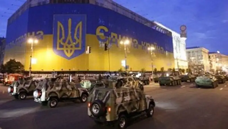 Порошенко: Украина "израсходует миллиарды гривен" на обновление боевой техники