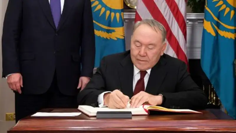 Назарбаев оставил запись в Книге почетных гостей Белого дома