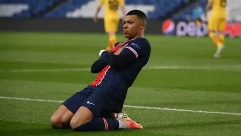 Форвард "Пари Сен-Жермен" уйдет из команды, если она примет Месси