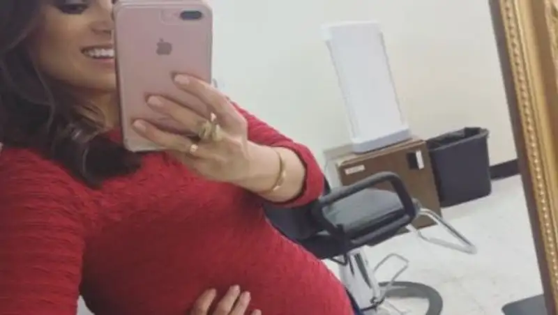 Американская ведущая новостей начала рожать в прямом эфире