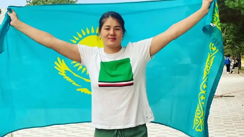 Две казахстанки поспорят за медали ЧА по женской борьбе