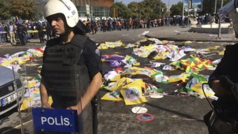 Премьер Турции отменил свою предвыборную программу и созвал заседание по безопасности