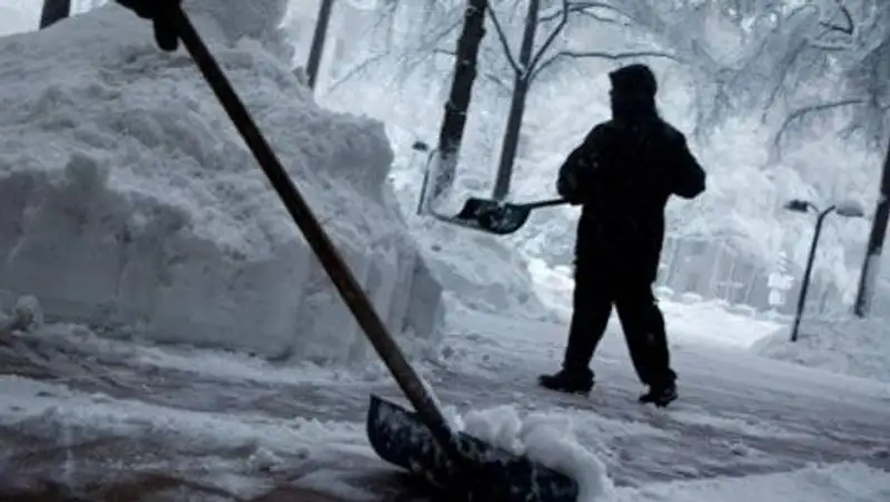 В Актобе жителей частного сектора обязали самих вывозить снег на полигон