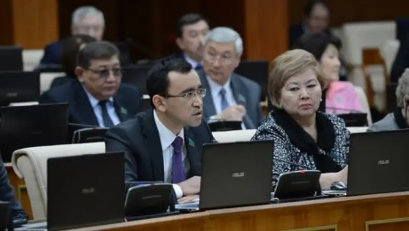 Трансляция правительственного часа в Мажилисе Парламента РК