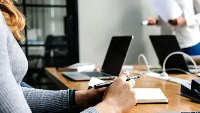 В Минтруда рассказали, сколько россиян работают в Казахстане, фото - Новости Zakon.kz от 13.12.2022 16:12