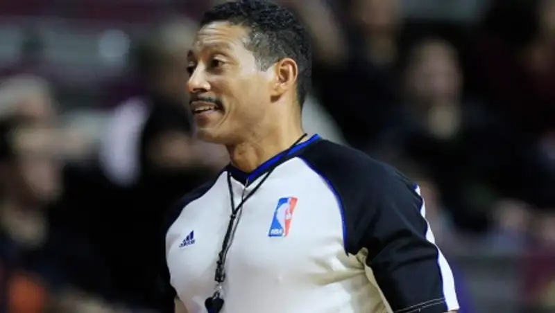 Арбитр НБА признался, что он гей, после гомофобных высказываний игрока «Сакраменто»