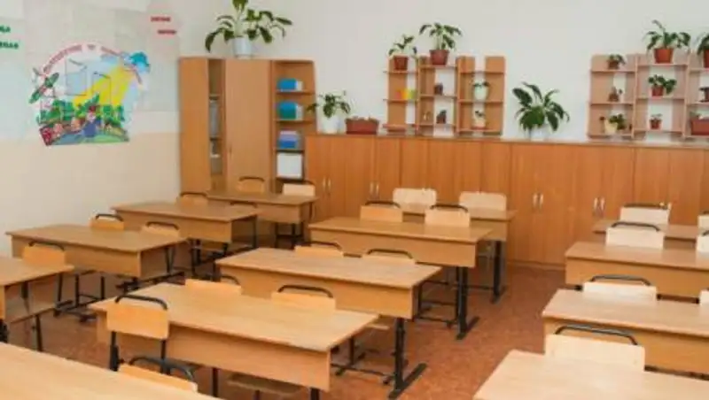 Школьников Нур-Султана и ряда других городов перевели на дистанционное обучение