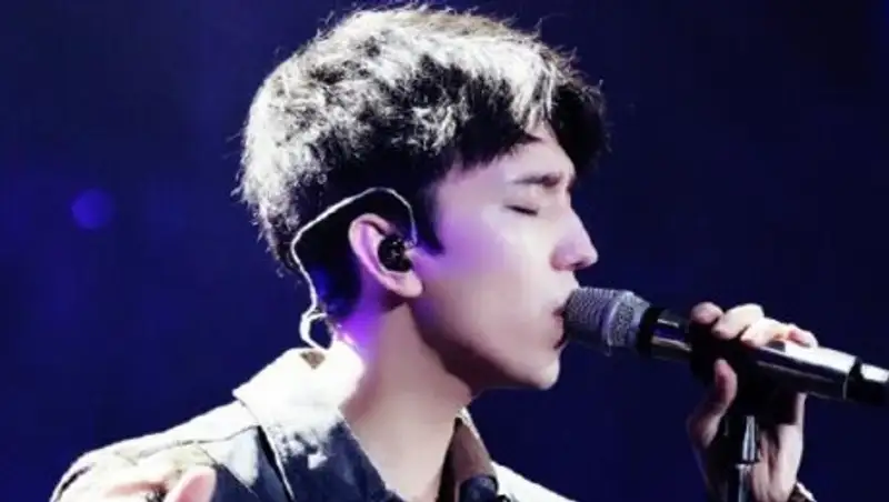 Китайские журналисты снимут в Актобе фильм о Димаше Кудайбергенове