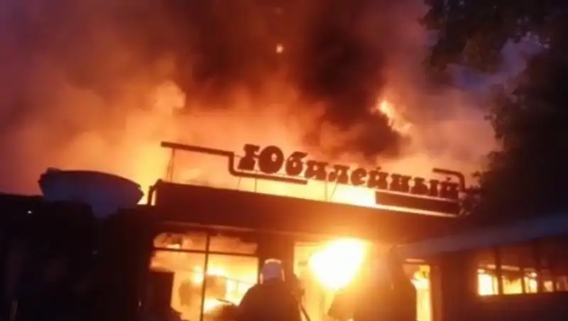 Подробности пожара в "Юбилейном" в Алматы