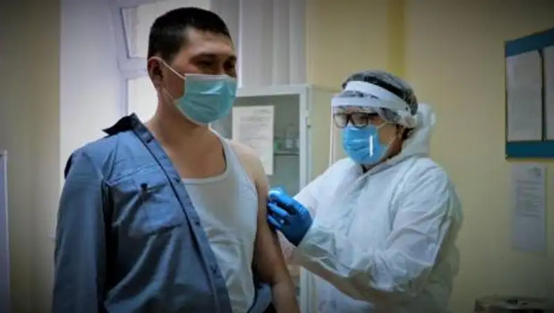 В столице полицейских вакцинируют от COVID-19