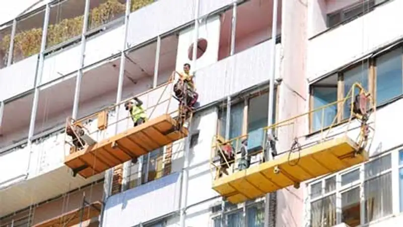 Жители Атырау недовольны ремонтом по программе модернизации ЖКХ