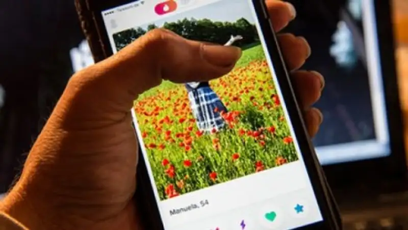 Британские стоматологи назвали главную опасность онлайн-знакомств