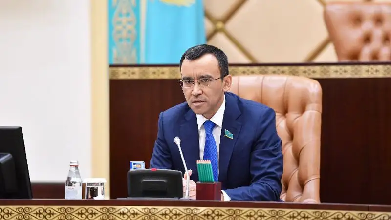 Маулен Ашимбаев заявил, что въезд россиян в Казахстан не будут ограничивать