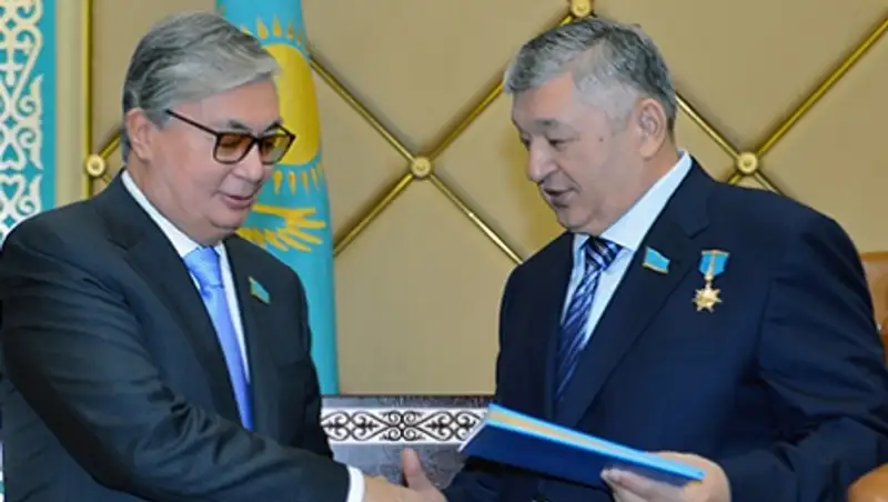 Президент РК наградил М.Алтынбаева Орденом «Барыс»
