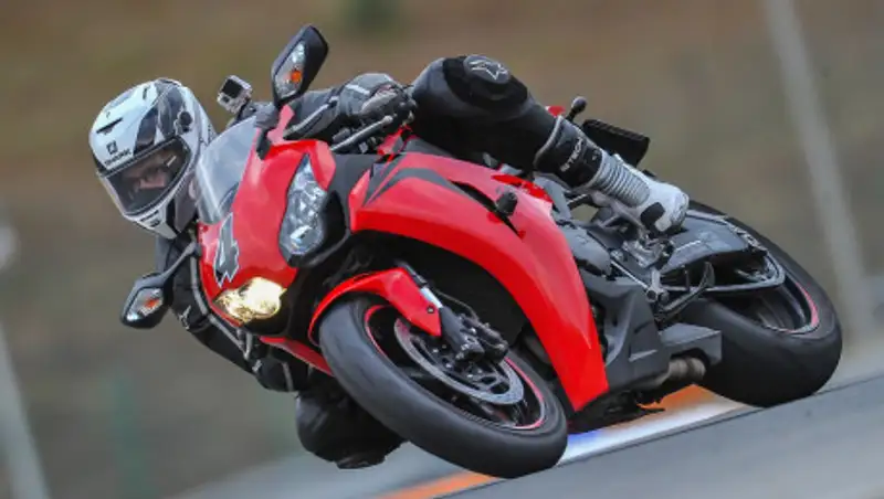 Молодой парень разбился на мотоцикле в Алматы