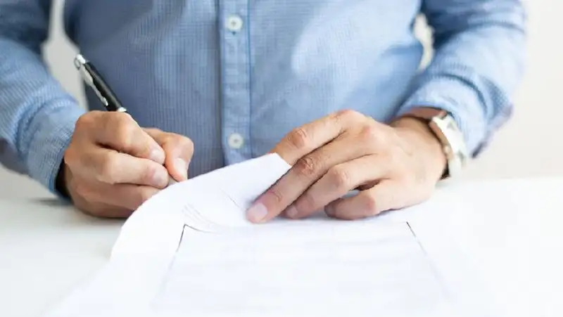 Мажилисмен заявил о наплыве из-за рубежа продукции по "серым" сертификатам