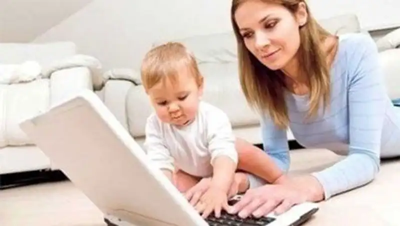 Общественная организация в Алматы помогает молодым мамам