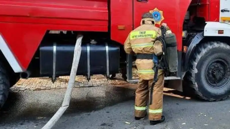 В алматинском ЖК "Аккент" вновь разгорелся пожар