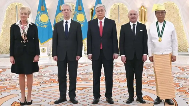 Токаев принял верительные грамоты послов четырех стран