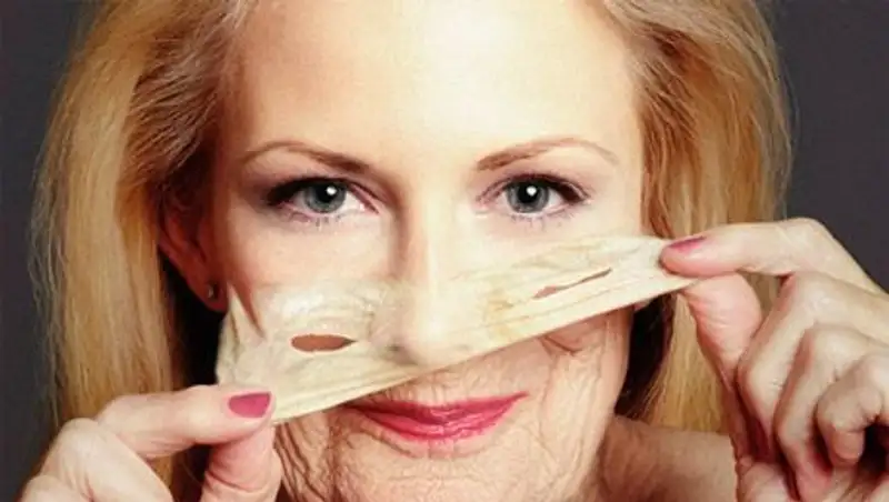 В США 34-летняя женщина несколько месяцев выдавала себя за 15-летнюю школьницу