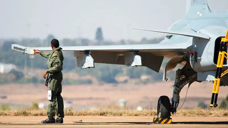 Крушение двух истребителей в Индии: погиб один пилот