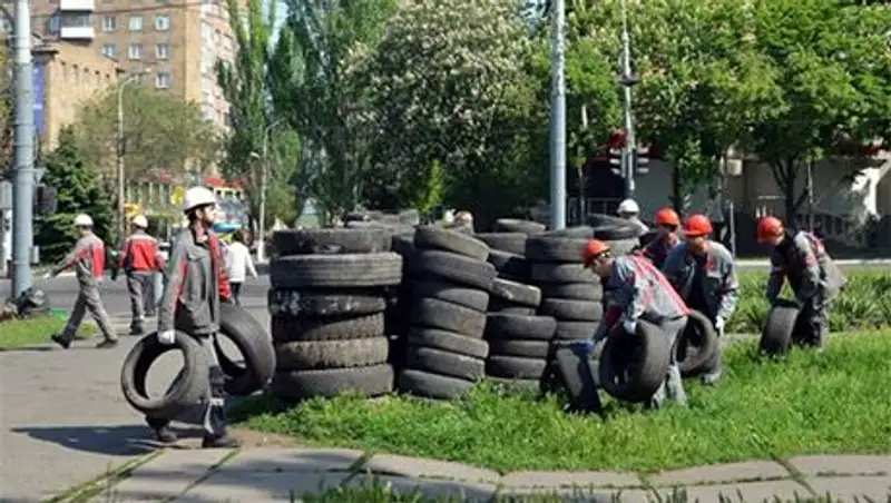 В Мариуполе начался разбор баррикад